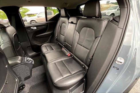 Used 2022 Volvo XC40 T5 Momentum image 20
