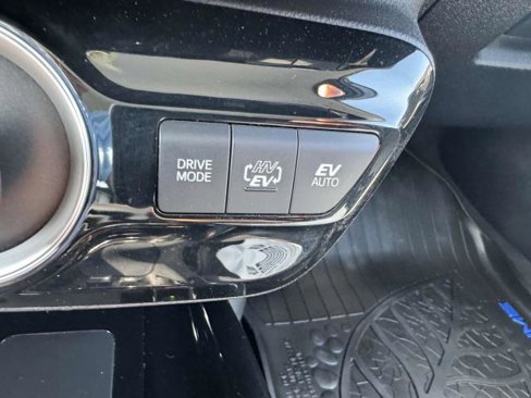 Used 2020 Toyota Prius Prime Limited image 15