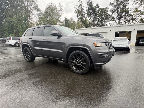 Used 2018 Jeep Grand Cherokee Altitude image 25