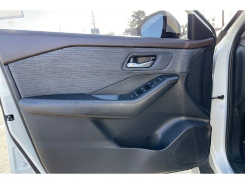 Used 2021 Nissan Rogue SV image 10