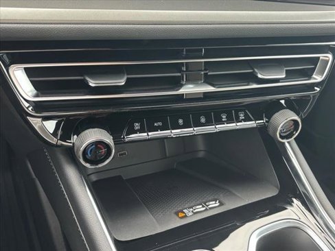 New 2025 Chevrolet Traverse LT w/ Driver Confidence Package image 9