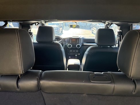 Used 2015 Jeep Wrangler Unlimited Sahara w/ Connectivity Group image 27