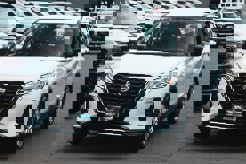 Used 2021 Nissan Kicks S image 3