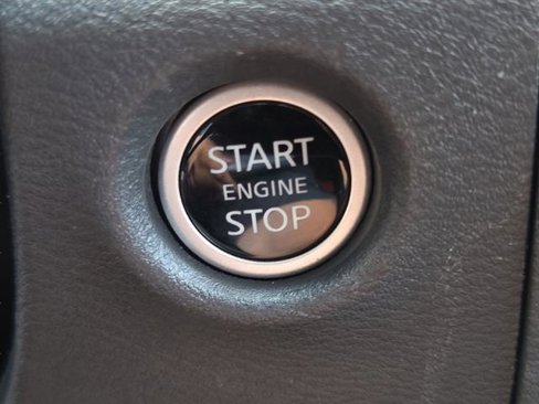 Used 2025 Nissan Frontier SV image 12