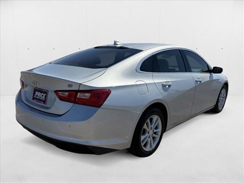 Used 2017 Chevrolet Malibu Hybrid w/ Leather Package image 5