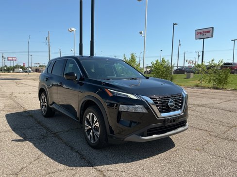 Used 2021 Nissan Rogue SV image 3