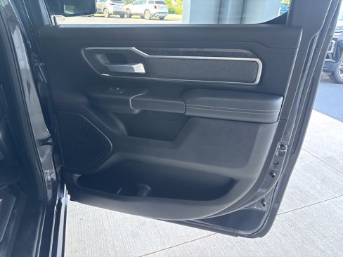 Used 2019 RAM 1500 4x4 Crew Cab image 26