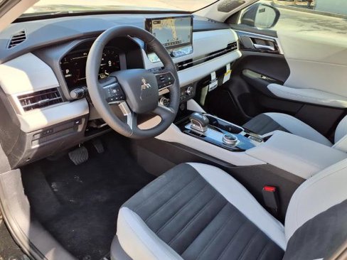 New 2025 Mitsubishi Outlander SE image 12