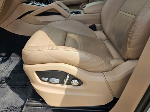 Certified 2019 Porsche Cayenne w/ Premium Package image 23