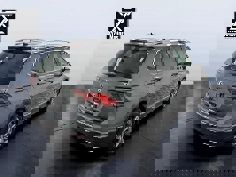 Used 2021 Volkswagen Tiguan SEL image 6