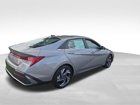 Certified 2024 Hyundai Elantra SEL w/ Convenience Package image 3