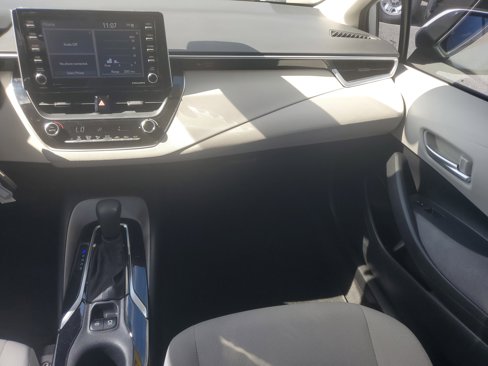 Used 2021 Toyota Corolla LE image 11