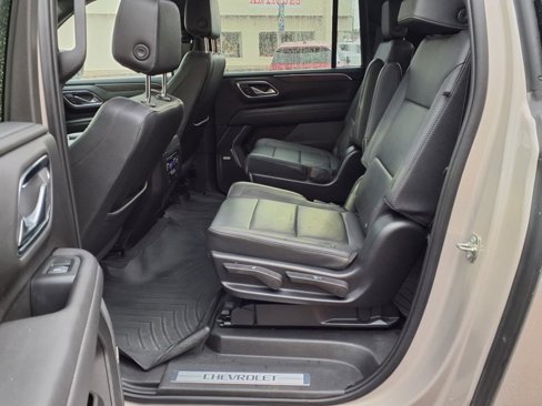 Used 2023 Chevrolet Suburban Z71 w/ Luxury Package image 16