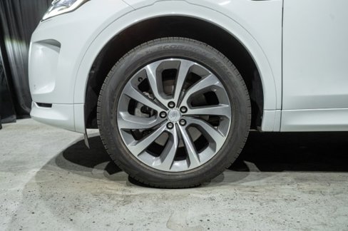 Used 2022 Land Rover Discovery Sport SE R-Dynamic image 7