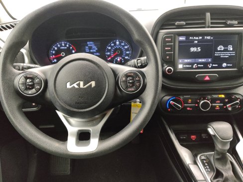 Used 2022 Kia Soul LX image 22