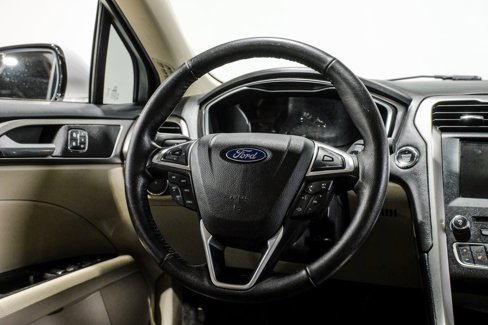 Used 2017 Ford Fusion SE w/ Fusion SE Technology Package image 12