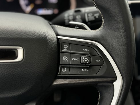 Used 2022 Jeep Grand Cherokee Limited image 14