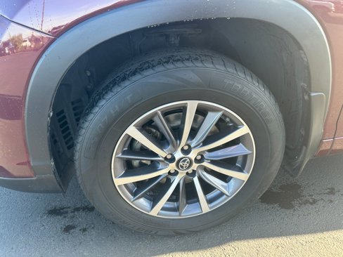 Used 2018 Toyota Highlander XLE image 11