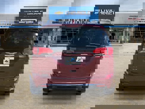 Used 2020 Chrysler Pacifica Touring-L image 4