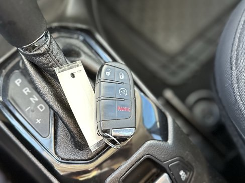 Used 2017 Jeep Renegade Altitude image 33