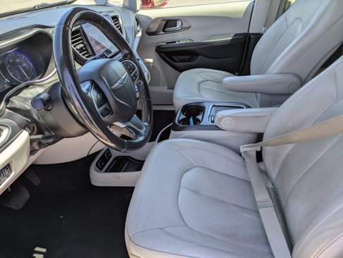 Used 2021 Chrysler Pacifica Touring-L image 27
