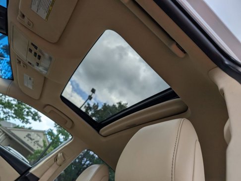 Used 2017 Toyota Avalon Limited image 18