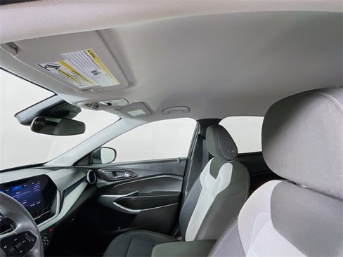 Certified 2025 Chevrolet Trax LS image 11