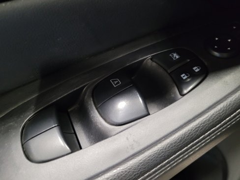 Used 2019 Nissan Pathfinder S image 27