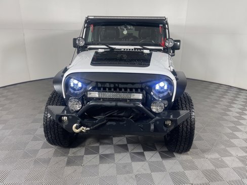 Used 2017 Jeep Wrangler Unlimited Rubicon w/ Connectivity Group image 3