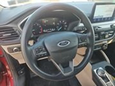 Used 2020 Ford Escape SE image 6