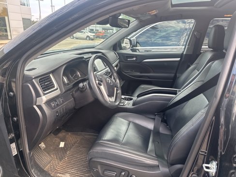 Used 2019 Toyota Highlander SE image 4