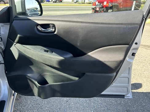 Used 2015 Nissan Leaf S image 16