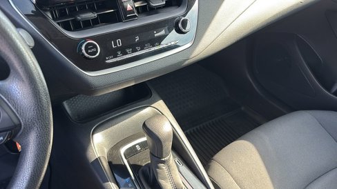 Used 2021 Toyota Corolla LE image 20