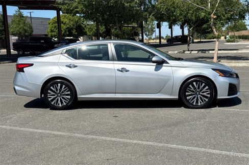 Used 2023 Nissan Altima 2.5 SV image 8