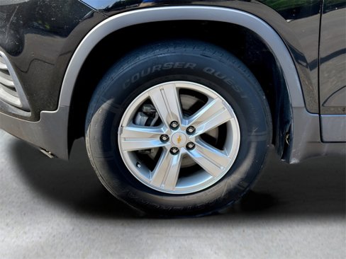 Used 2021 Chevrolet Trax LT image 34