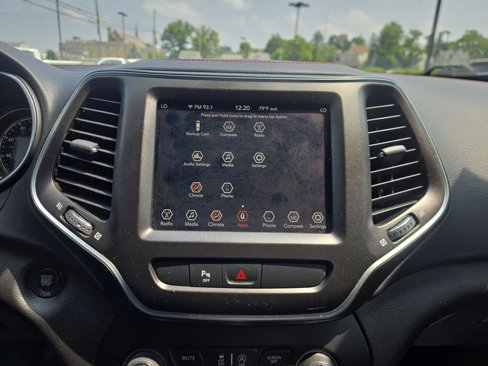 Used 2019 Jeep Cherokee Trailhawk image 25