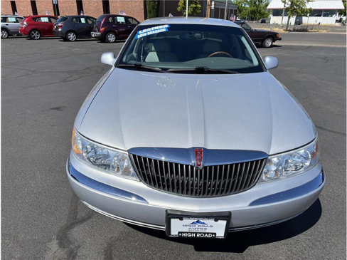 Used 2000 Lincoln Continental image 8