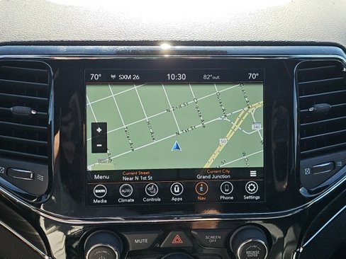 Used 2022 Jeep Grand Cherokee Limited w/ Trailer Tow Group IV image 9