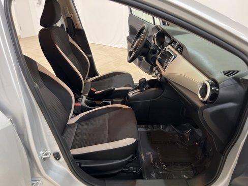 Used 2022 Nissan Versa SV image 14