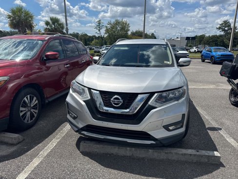 Used 2017 Nissan Rogue SV image 4
