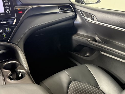Used 2021 Toyota Camry SE image 14