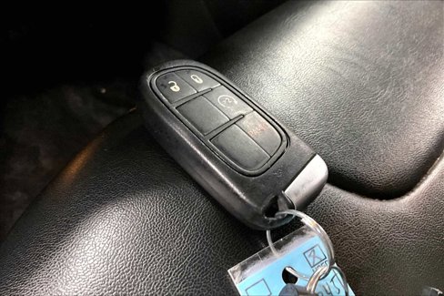 Used 2019 Jeep Cherokee Latitude Plus w/ Cold Weather Group image 14