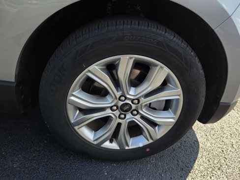 Used 2024 Ford Edge Titanium image 41