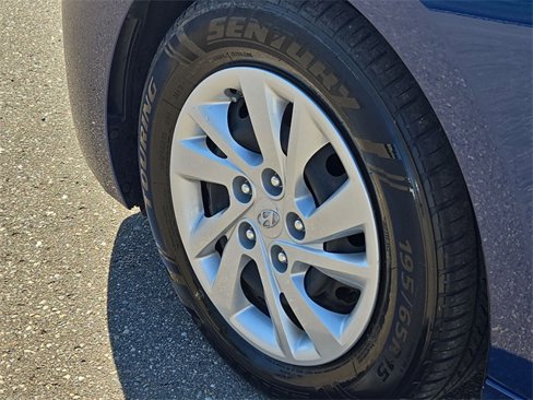 Used 2020 Hyundai Elantra SE image 10