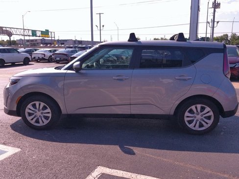 Used 2023 Kia Soul LX image 12