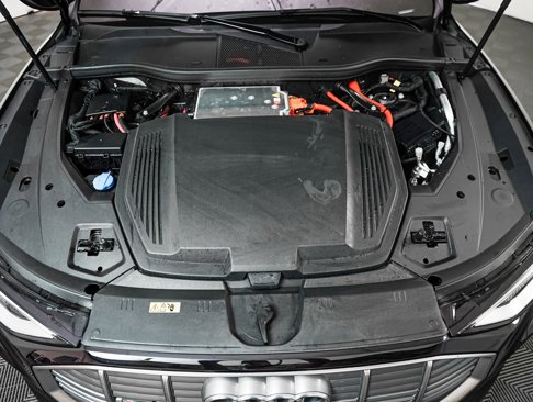 Used 2022 Audi e-tron Premium Plus w/ Premium Plus Package image 4