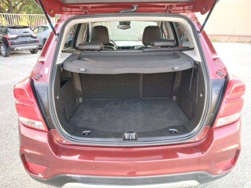Used 2022 Chevrolet Trax LT w/ LT Convenience Package image 16