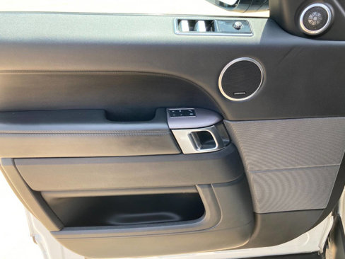 Used 2018 Land Rover Range Rover Sport HSE image 8