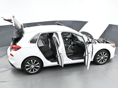 Used 2018 Hyundai Elantra GT image 63