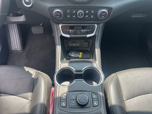 Used 2024 GMC Terrain SLT image 13